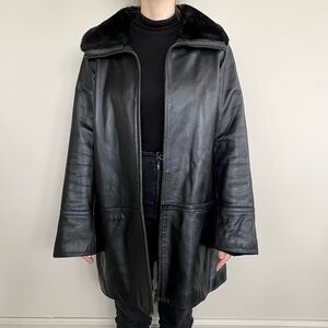 Danier 100% genuine leather & shearling coat. 🖤